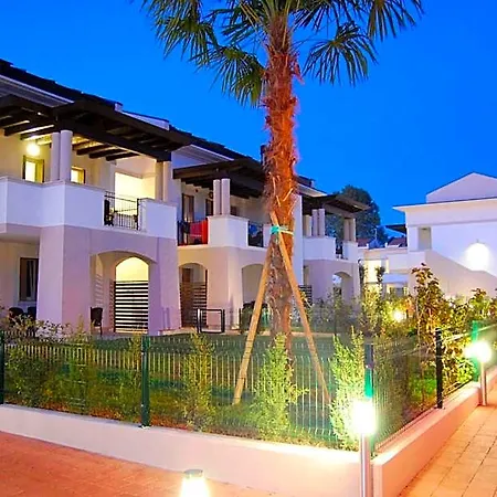 Cozy With Swimming Pool And Fireplace 3* Bibione
