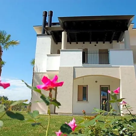 Cozy With Swimming Pool And Fireplace Hotel Bibione